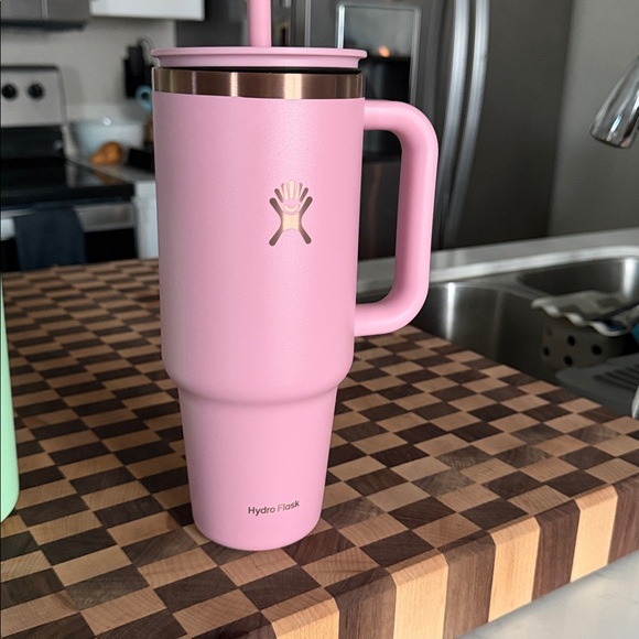 Hydro Flask Primrose Gold Tumbler with Handle and Straw - Picture 2 of 3
